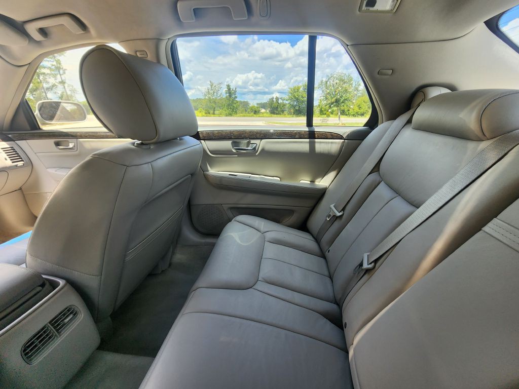 2010 Cadillac DTS Image 5