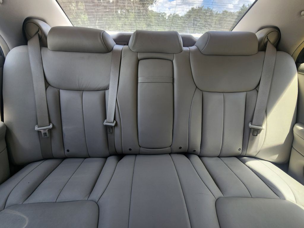 2010 Cadillac DTS Image 10