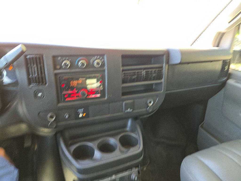 2017 Chevrolet Express Image 9