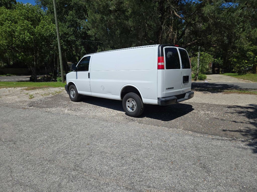 2017 Chevrolet Express Image 4