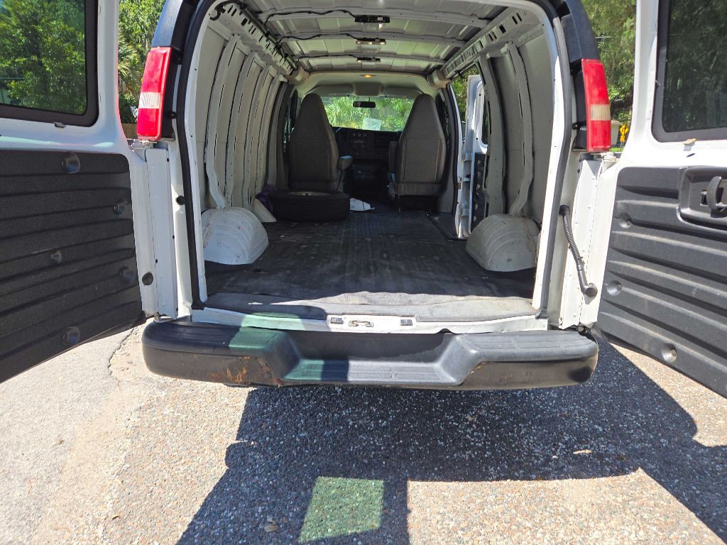 2017 Chevrolet Express Image 5