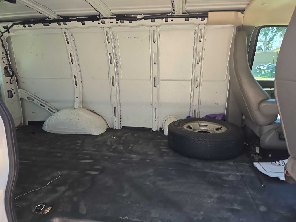 2017 Chevrolet Express Image 6