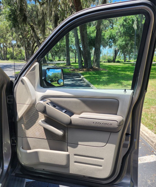 2006 Ford Explorer Image 13