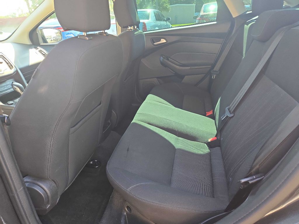 2017 Ford Focus Image 5