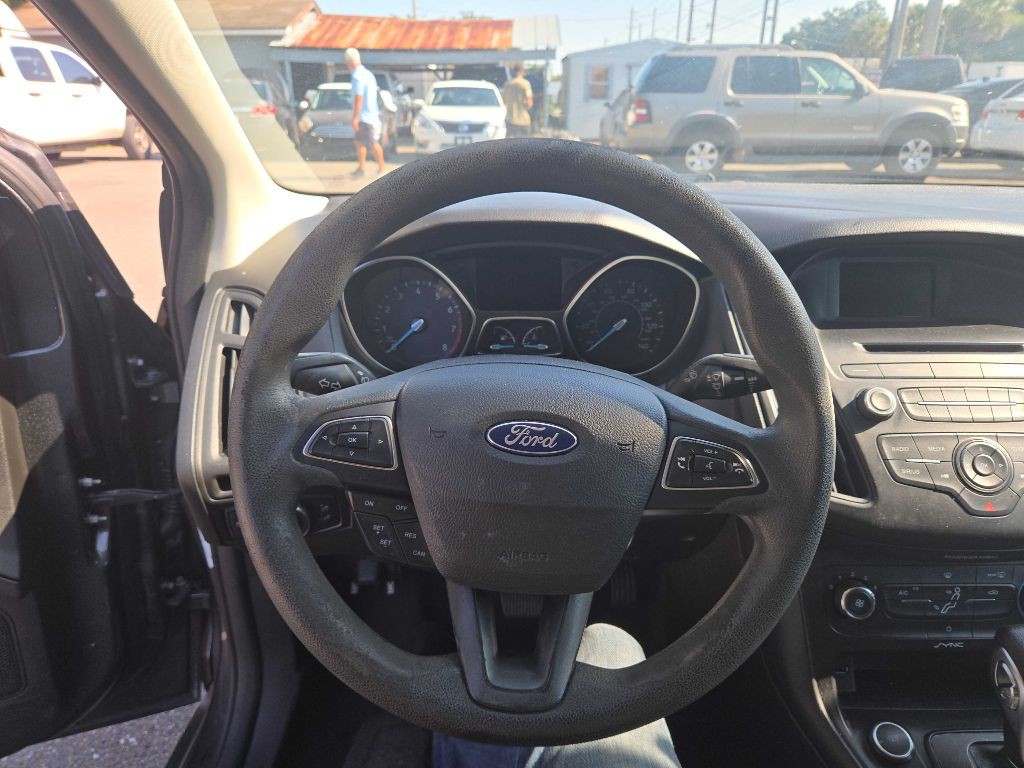 2017 Ford Focus Image 6