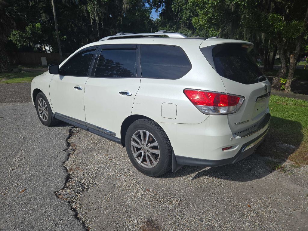2015 Nissan Pathfinder Image 2