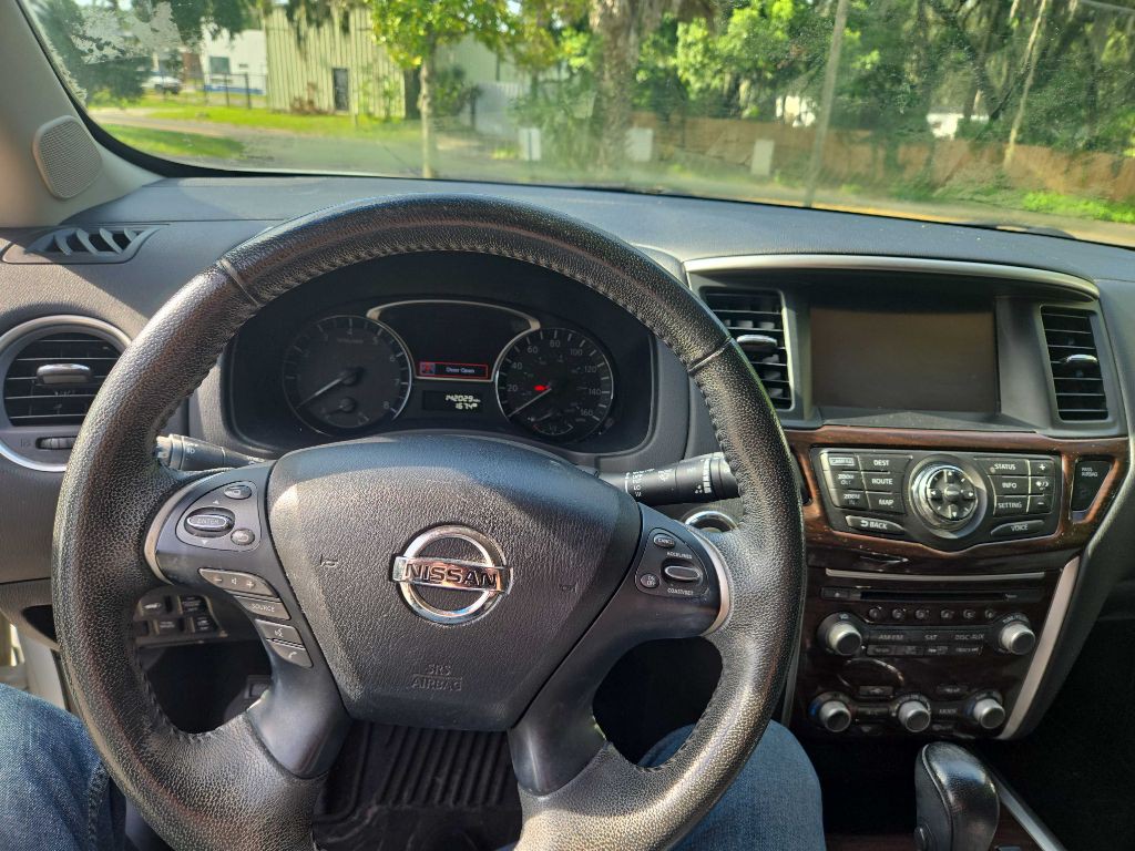 2015 Nissan Pathfinder Image 8