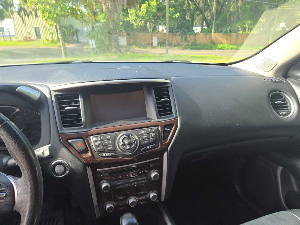 2015 Nissan Pathfinder Image 9