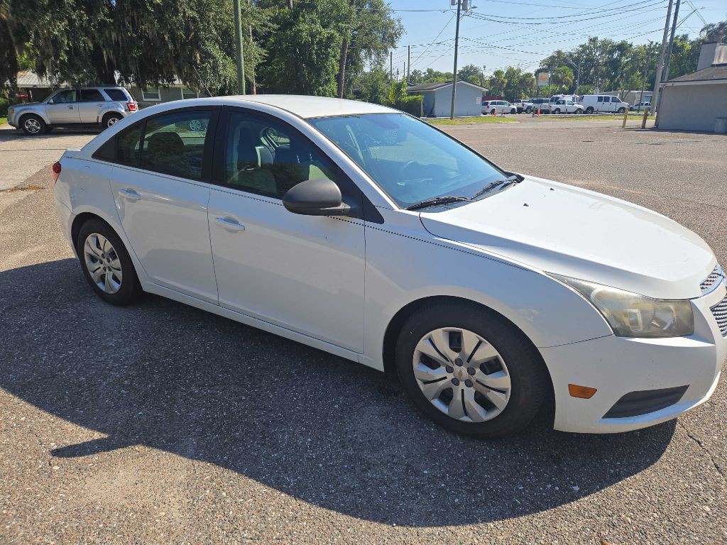 2013 Chevrolet Cruze Image 2