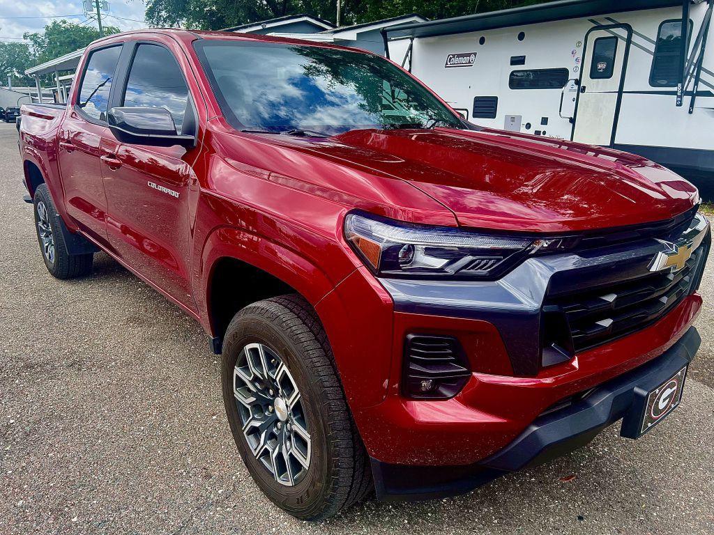2024 Chevrolet Colorado Image 2