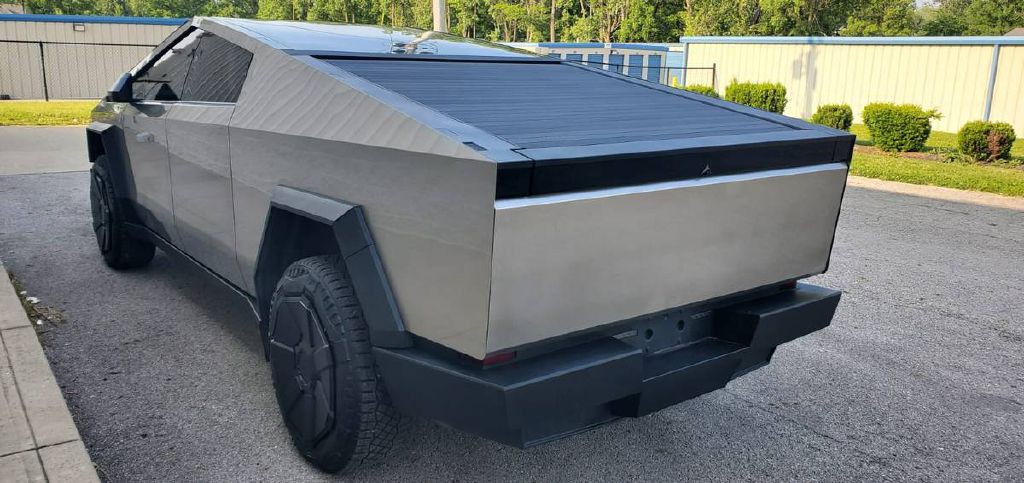 2024 Tesla Cybertruck Image 8