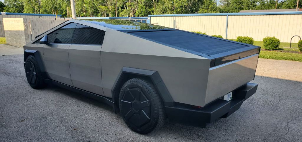 2024 Tesla Cybertruck Image 10