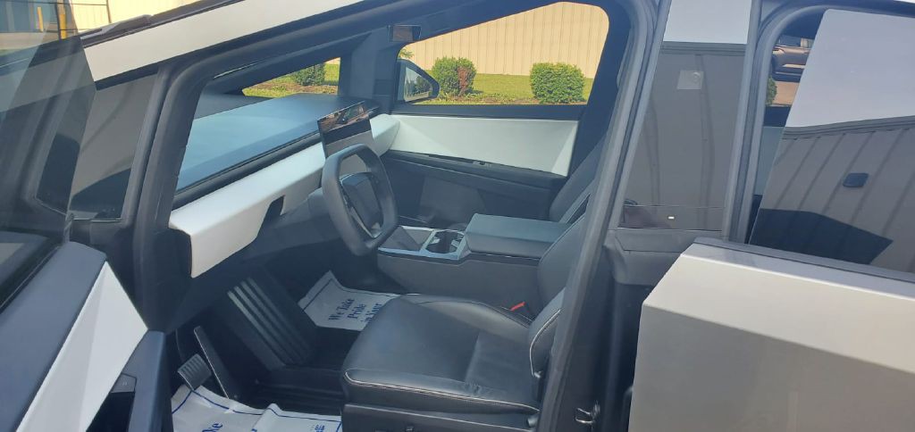 2024 Tesla Cybertruck Image 13