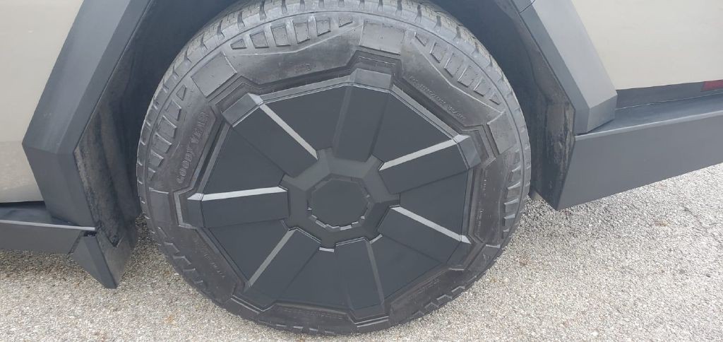 2024 Tesla Cybertruck Image 21
