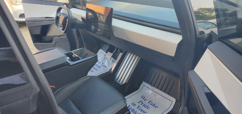 2024 Tesla Cybertruck Image 24
