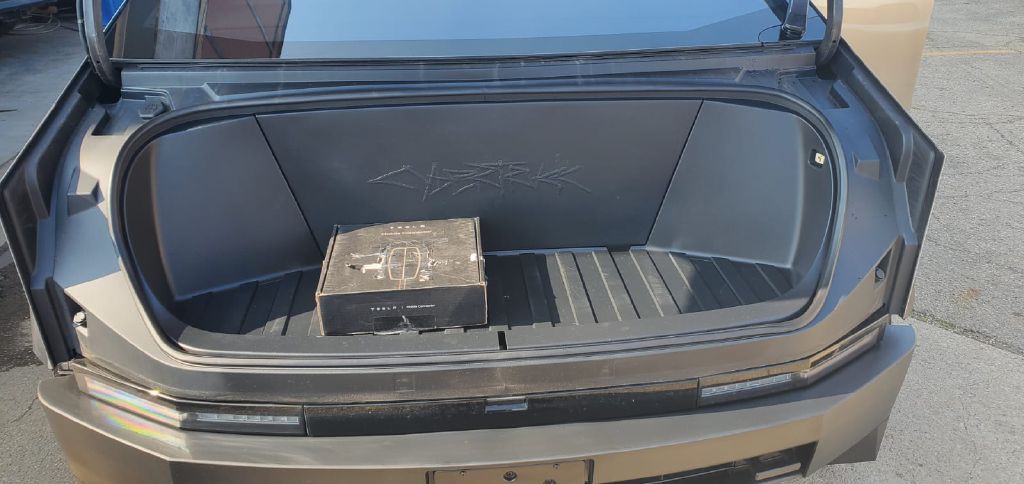 2024 Tesla Cybertruck Image 25