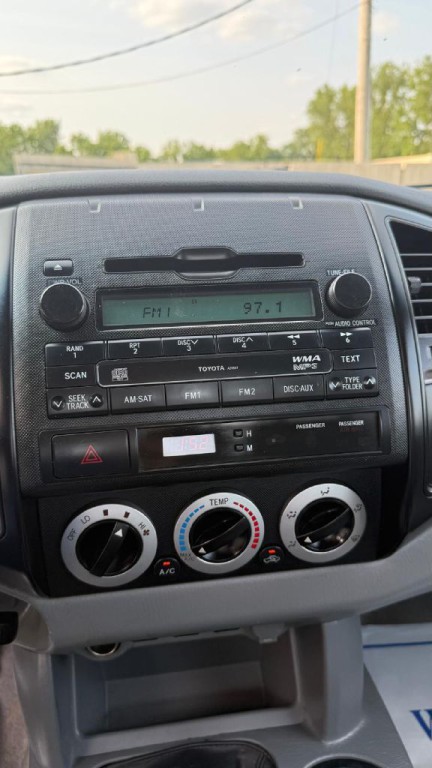 2010 Toyota Tacoma Image 19