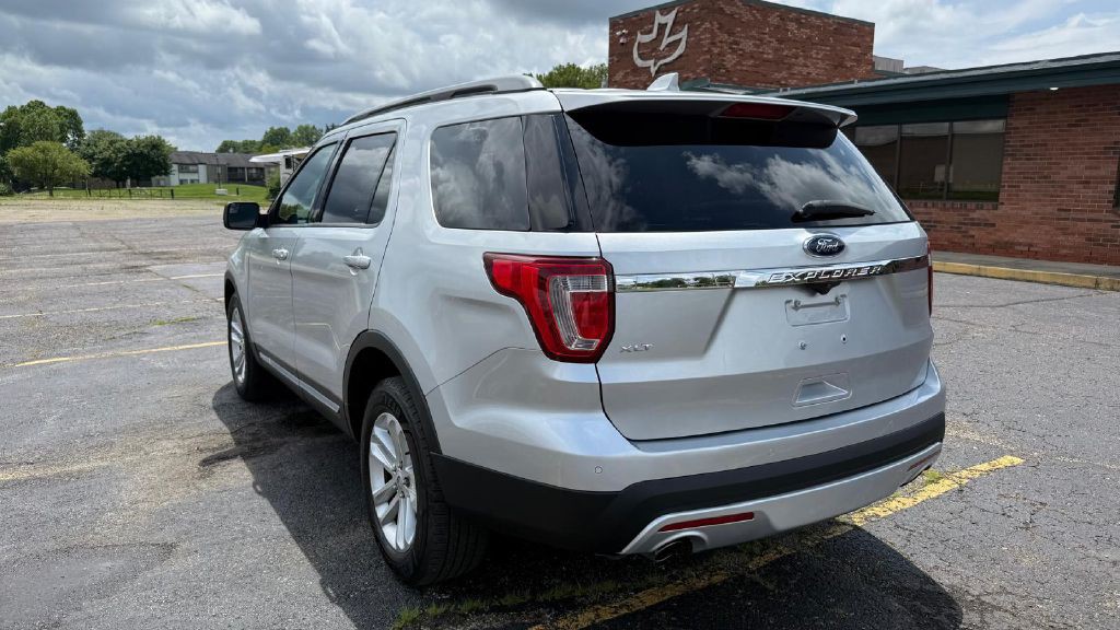 2017 Ford Explorer Image 3