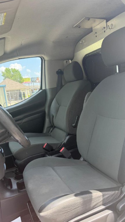 2015 Chevrolet Express Image 10
