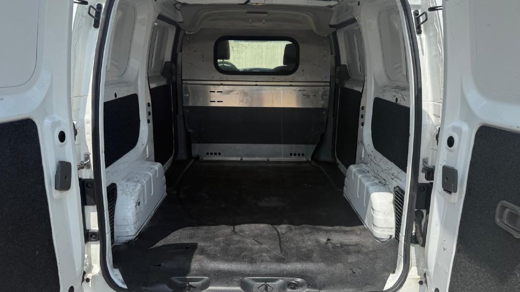2015 Chevrolet Express Image 14
