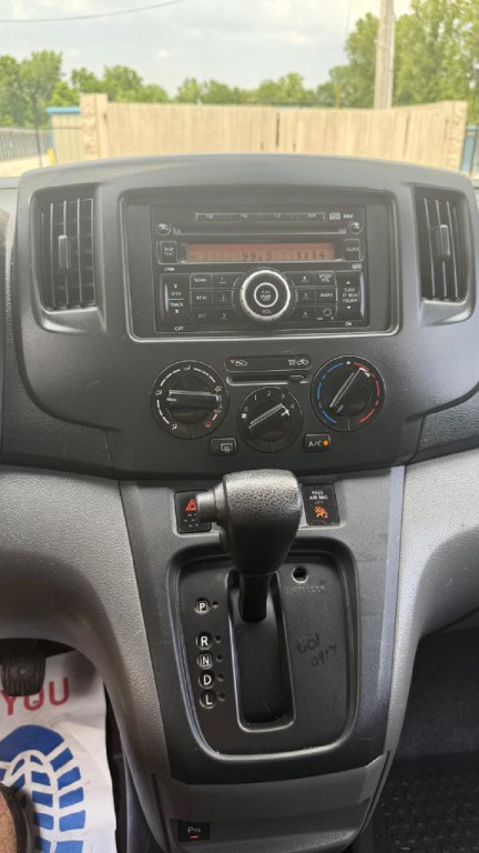 2015 Chevrolet Express Image 23