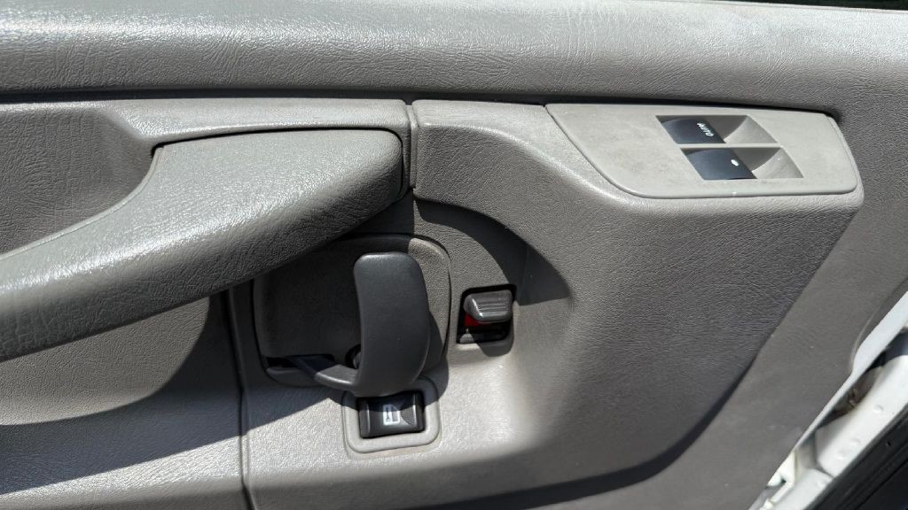 2014 Chevrolet Express Image 11