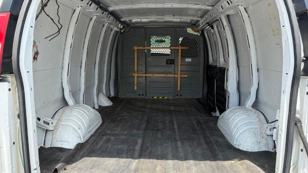 2014 Chevrolet Express Image 12