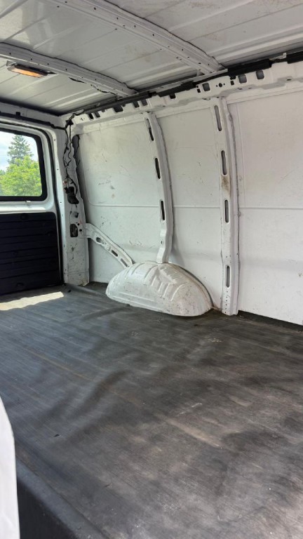 2014 Chevrolet Express Image 13