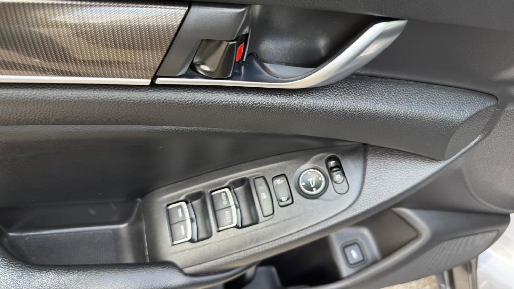 2018 Honda Accord Image 13
