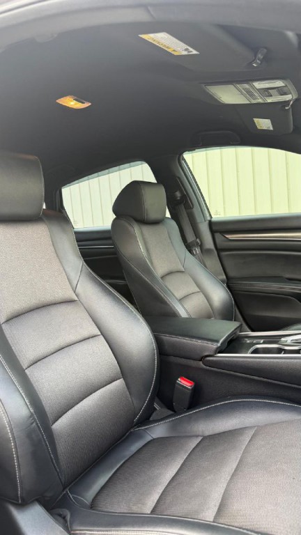 2018 Honda Accord Image 17