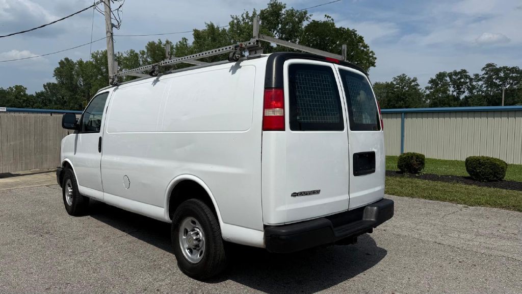 2013 Chevrolet Express Image 3