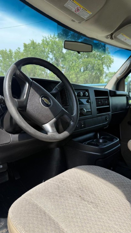 2013 Chevrolet Express Image 8