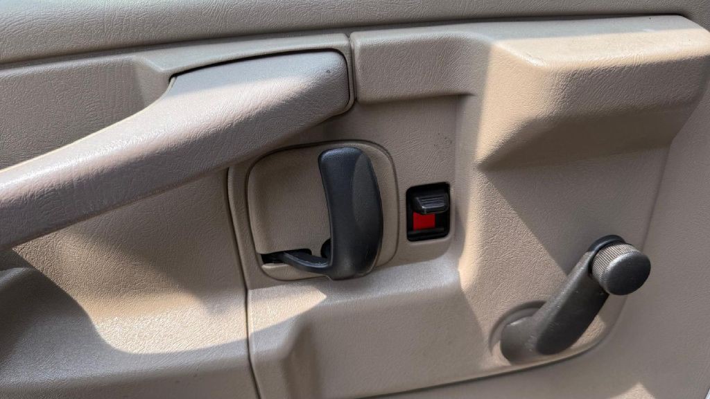 2013 Chevrolet Express Image 10