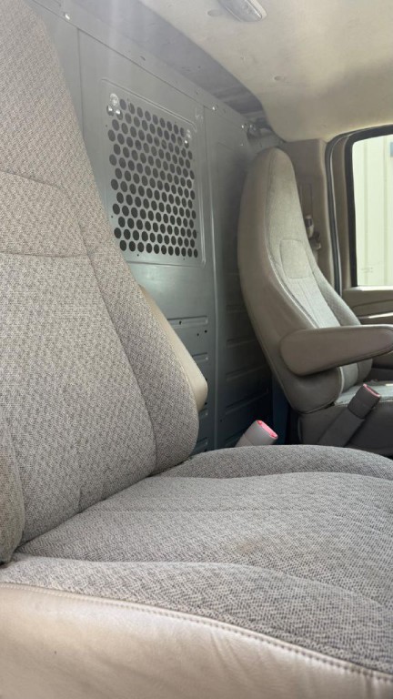 2013 Chevrolet Express Image 17