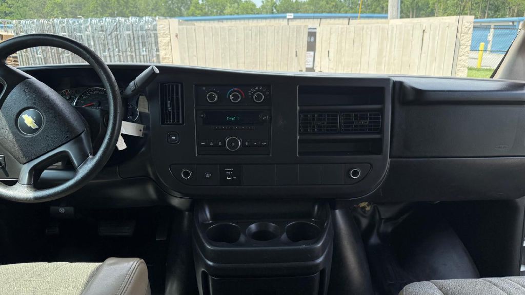 2013 Chevrolet Express Image 18