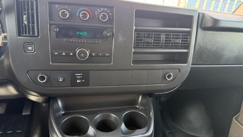 2013 Chevrolet Express Image 21