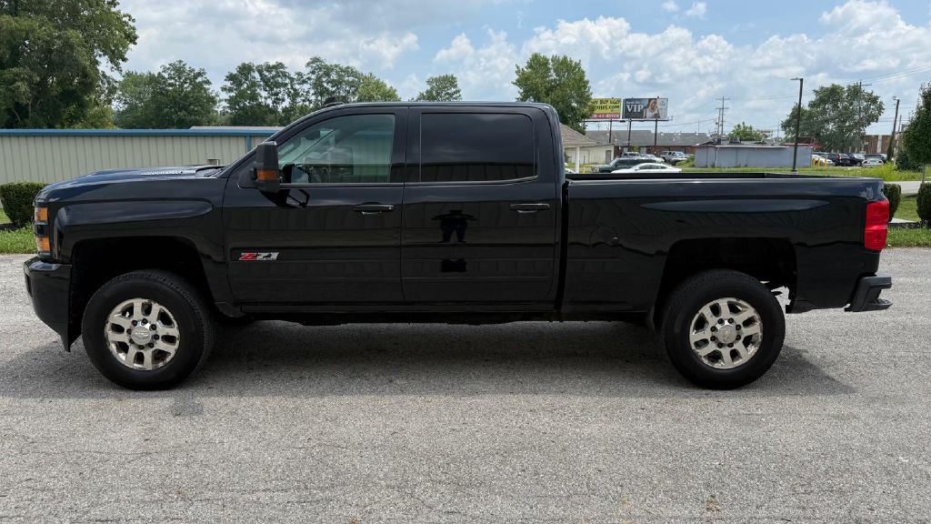 2019 Chevrolet Silverado 1500 Image 2
