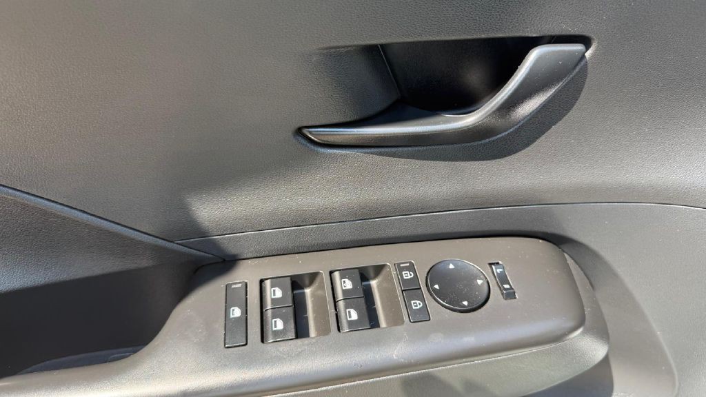 2025 Hyundai Kona Image 11