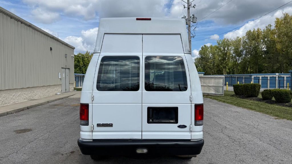 2008 Ford Econoline Image 4