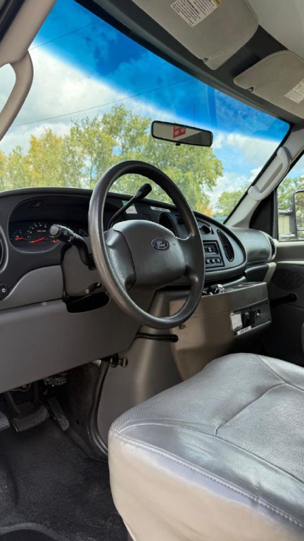 2008 Ford Econoline Image 9