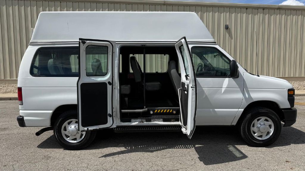 2008 Ford Econoline Image 11
