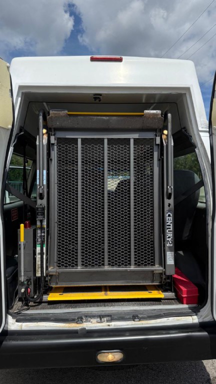 2008 Ford Econoline Image 20