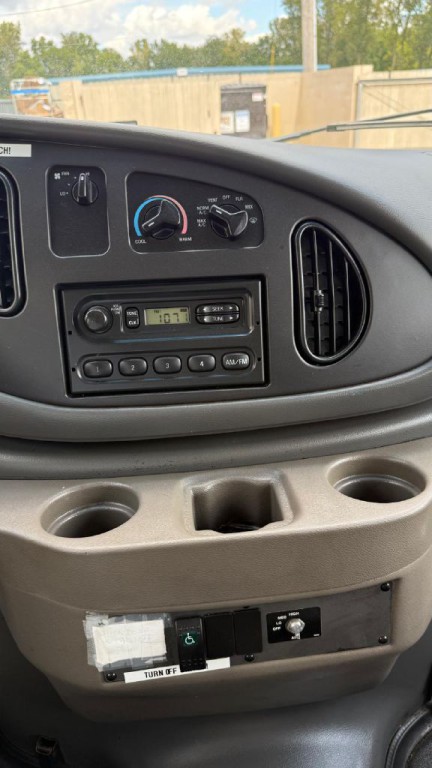 2008 Ford Econoline Image 28