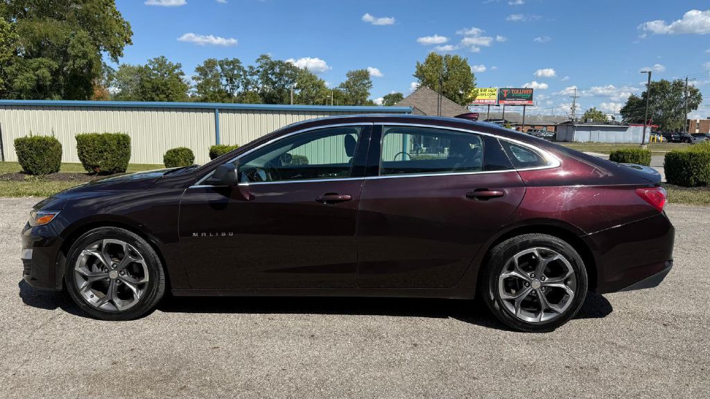 2021 Chevrolet Malibu Image 2