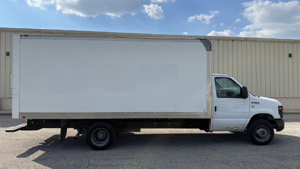 2017 Ford Econoline Image 7