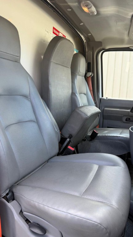 2017 Ford Econoline Image 14