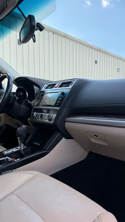 2015 Subaru Outback Image 17
