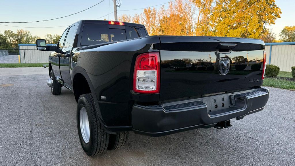 2024 RAM 3500 Image 3