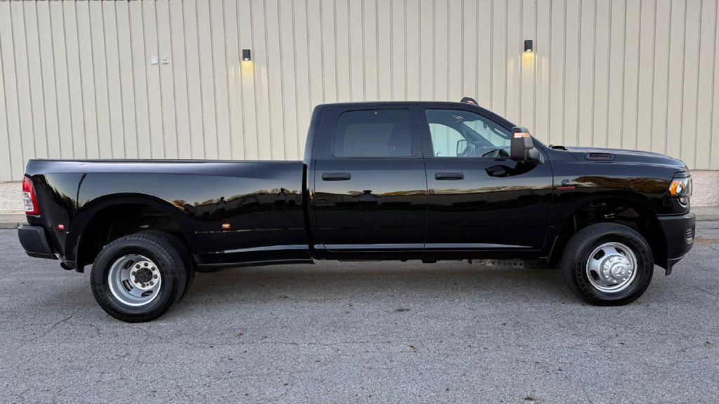 2024 RAM 3500 Image 6