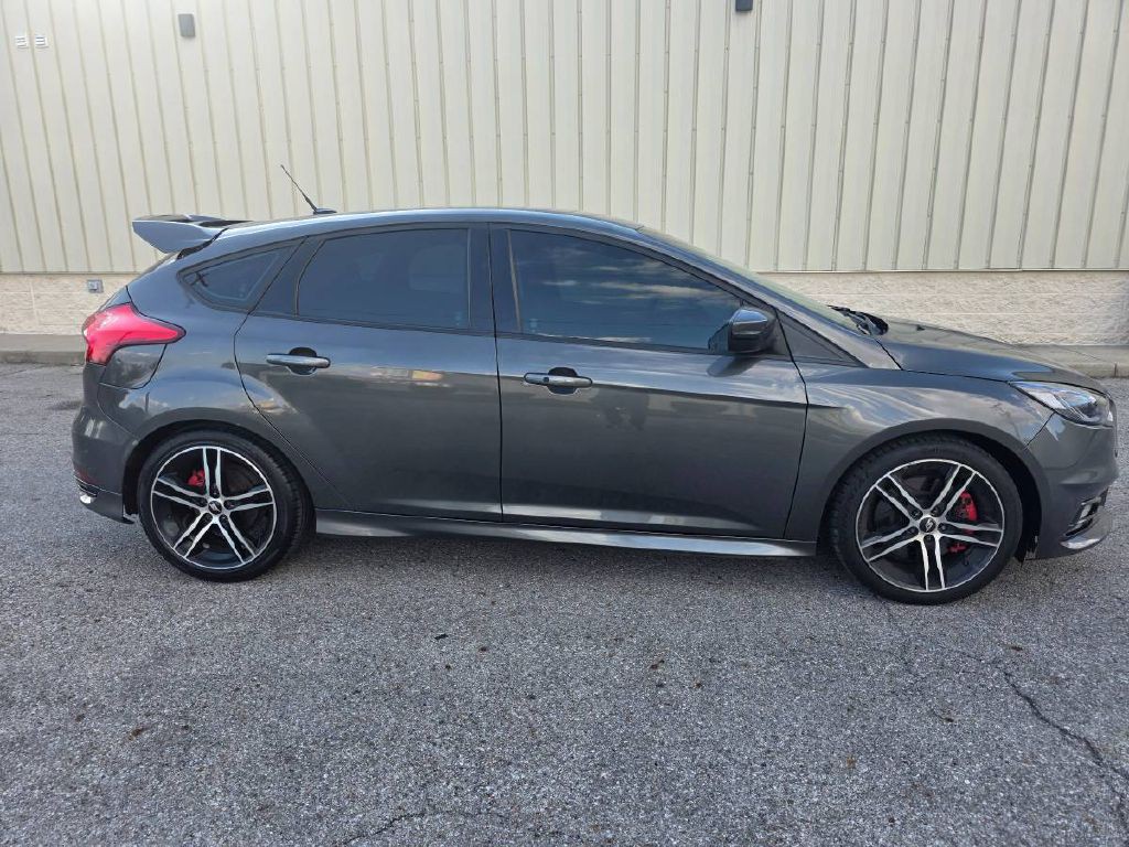 2016 Ford Focus Image 1